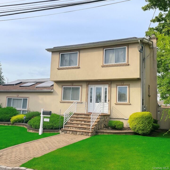 17 Hawthorne Street  Deer Park NY 11729 photo