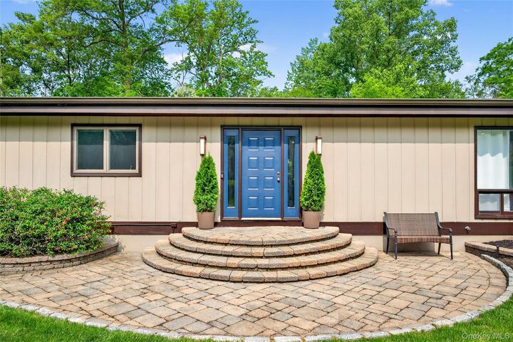 Property Photo:  103 Robin Hood Lane  NY 10994 