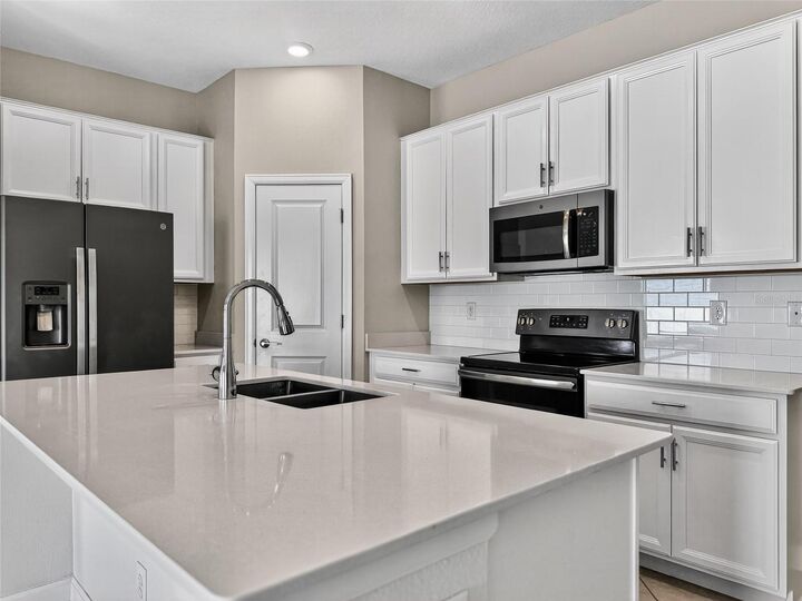 Property Photo:  148 Taft Drive  FL 33837 