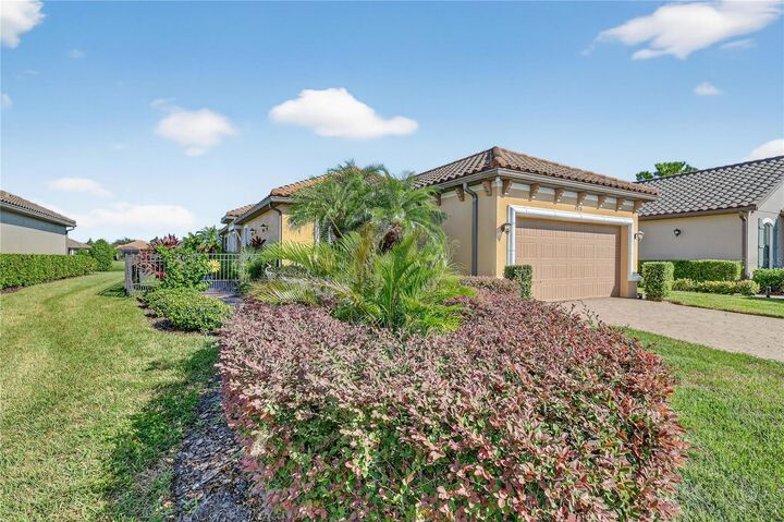 Property Photo:  4828 Heinman Cove  FL 34221 