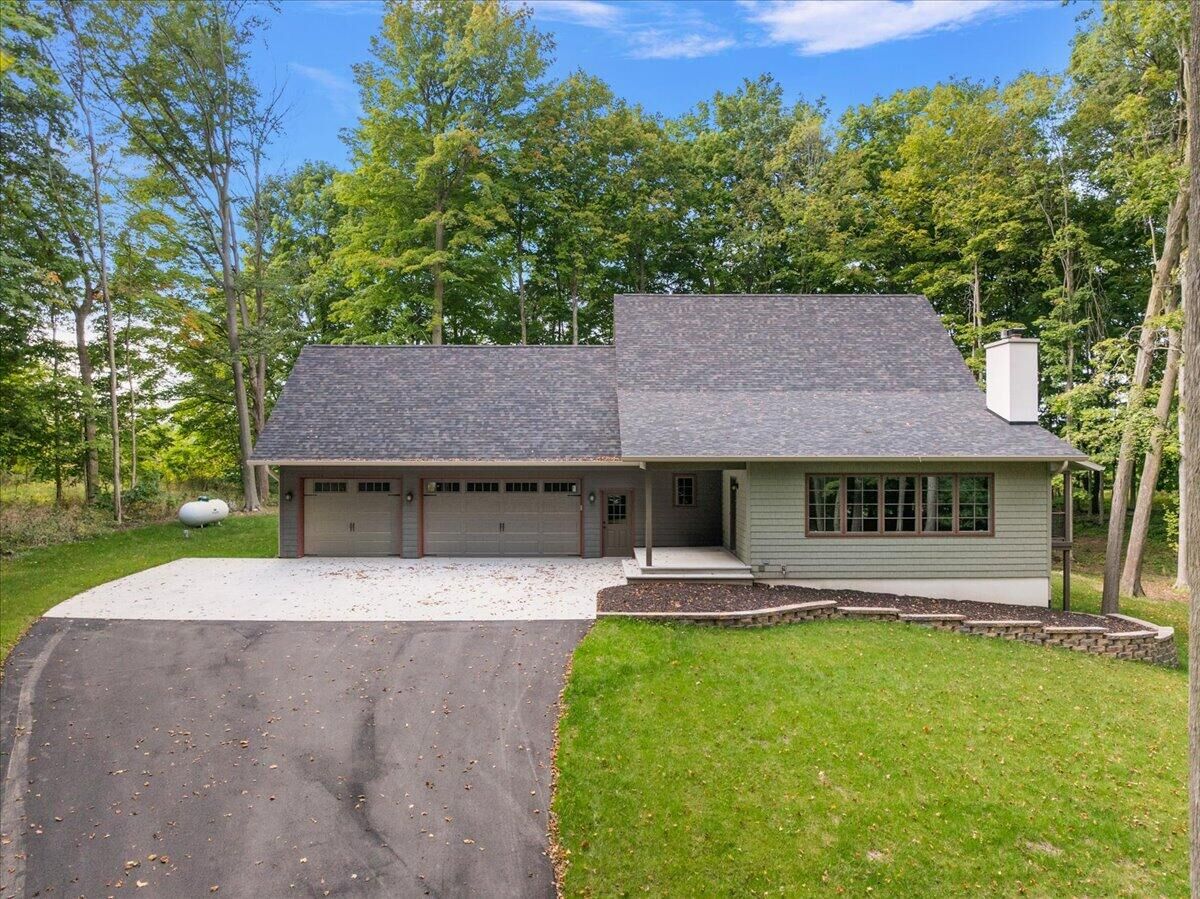 Property Photo:  8806 Lakewood Trail  MI 49102 