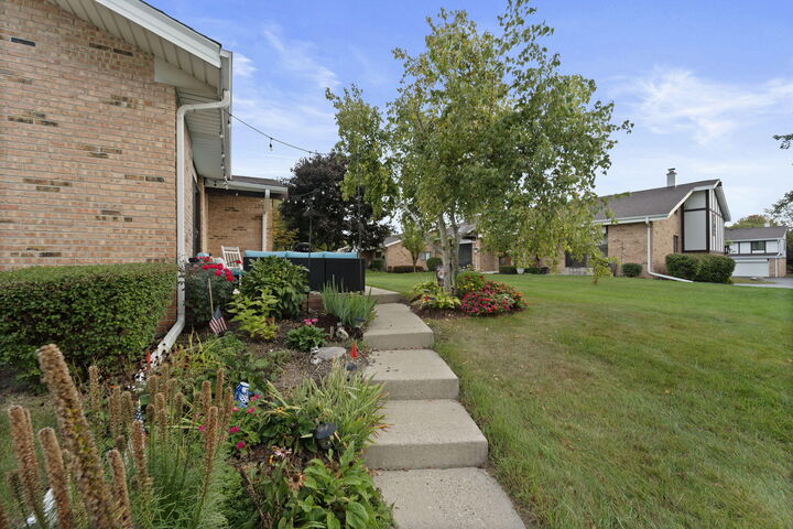 Property Photo:  W54n114 McKinley Ct  WI 53012 