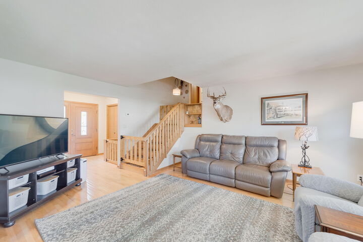 Property Photo:  1041 Bluebird Ln  WI 53182 