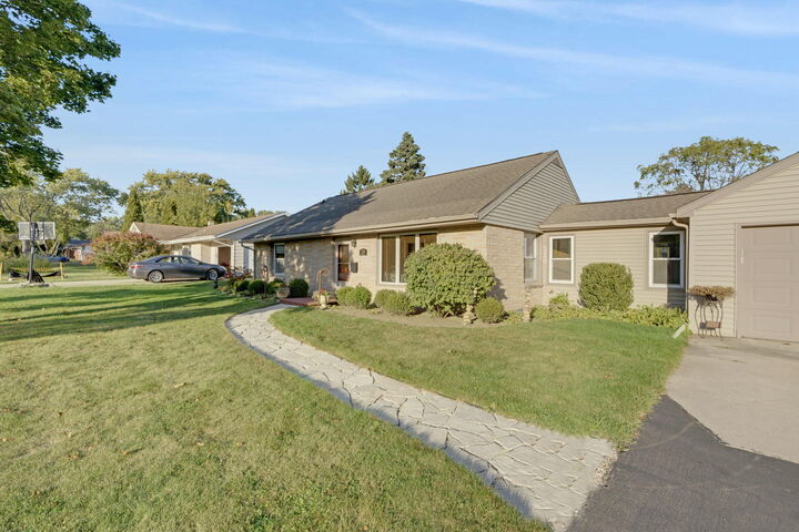 Property Photo:  208 Kenwood Dr  WI 53092 