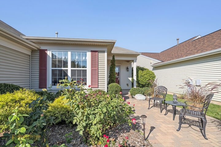 Property Photo: 13502 Wildwood Lane IL 60142