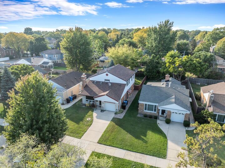 Property Photo:  6020 N Landers Avenue  IL 60646 