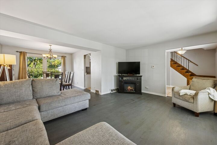 Property Photo:  9S080 Stratford Place  IL 60561