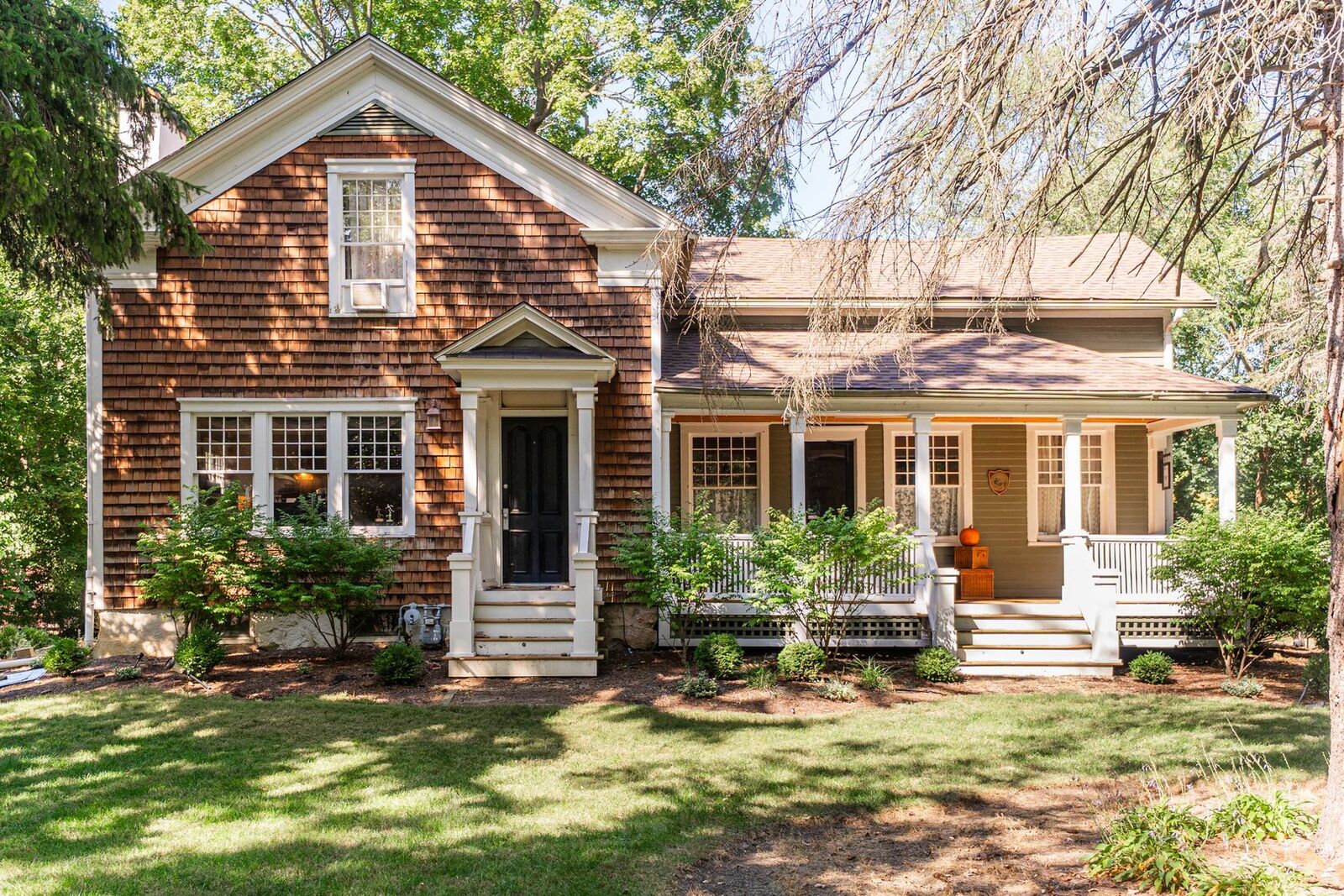 Property Photo:  1330 W Park Avenue  IL 60048 