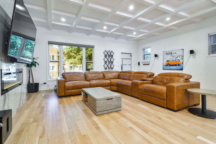 Property Photo:  943 N Central Park Avenue  IL 60651 