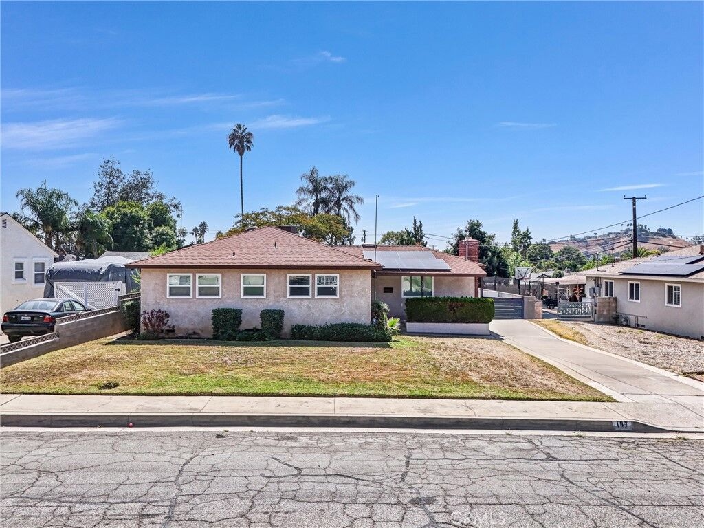 Property Photo:  187 Carmelita Lane  CA 92407 