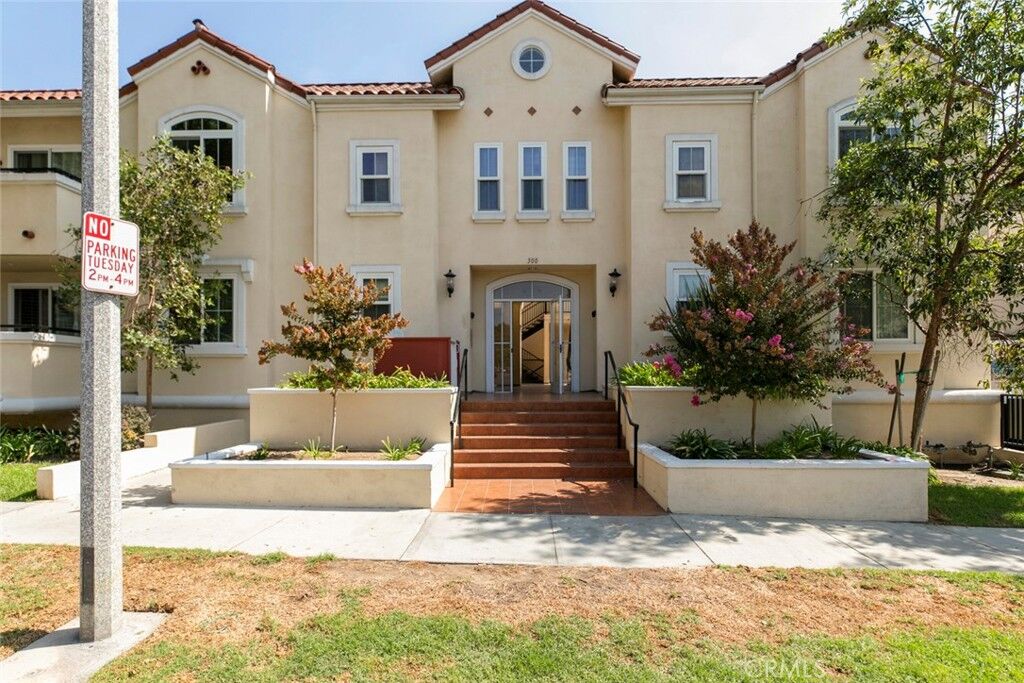 Property Photo:  300 E Providencia Avenue 201  CA 91502 