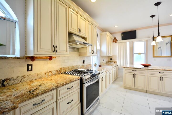 Property Photo:  89 Rose Street  NJ 07075 
