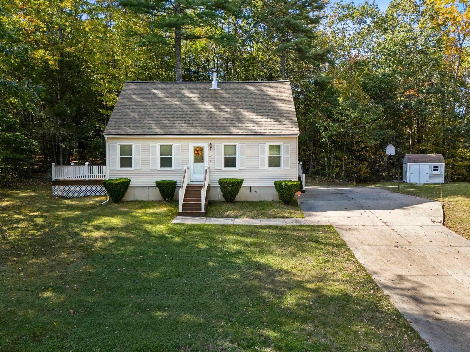 Property Photo:  13 Huckleberry Road  NH 03077 