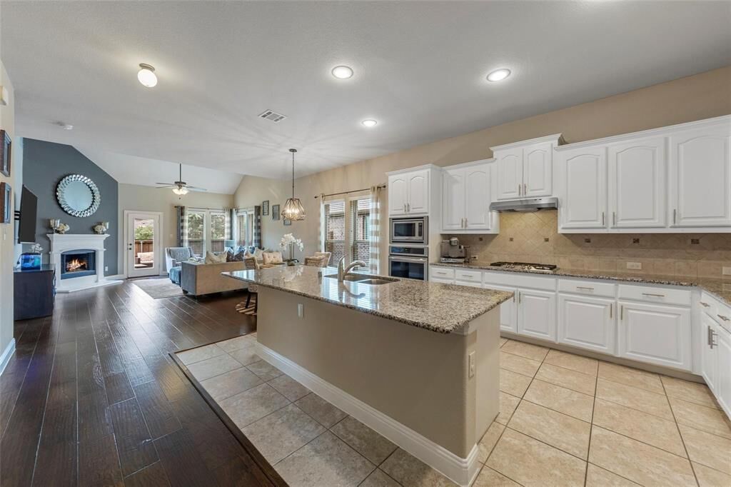 Property Photo: 10637 Musketball Place TX 75072