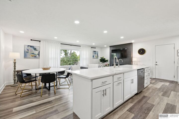 Property Photo: 2724 S 105th Avenue NE 68124