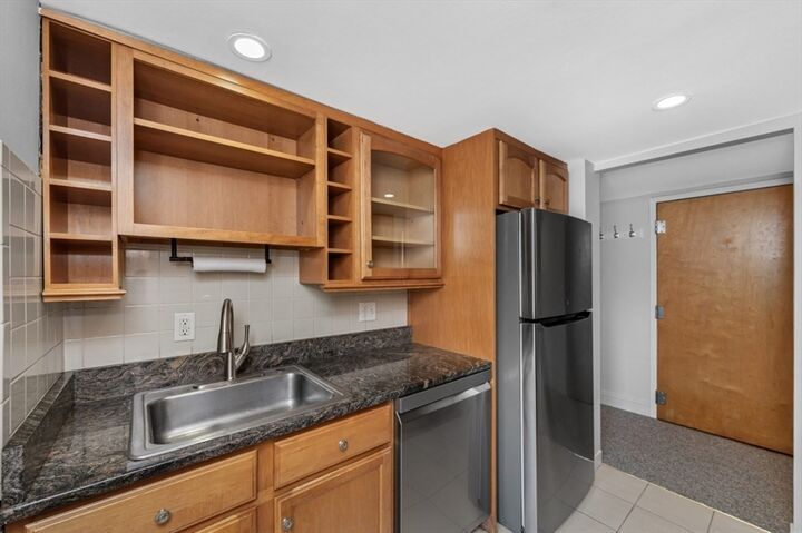 Property Photo:  120 Commercial St 4-1  MA 02109 