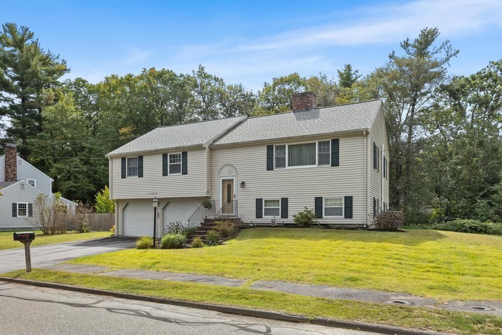 Property Photo:  7 Hickory Lane  MA 01864 