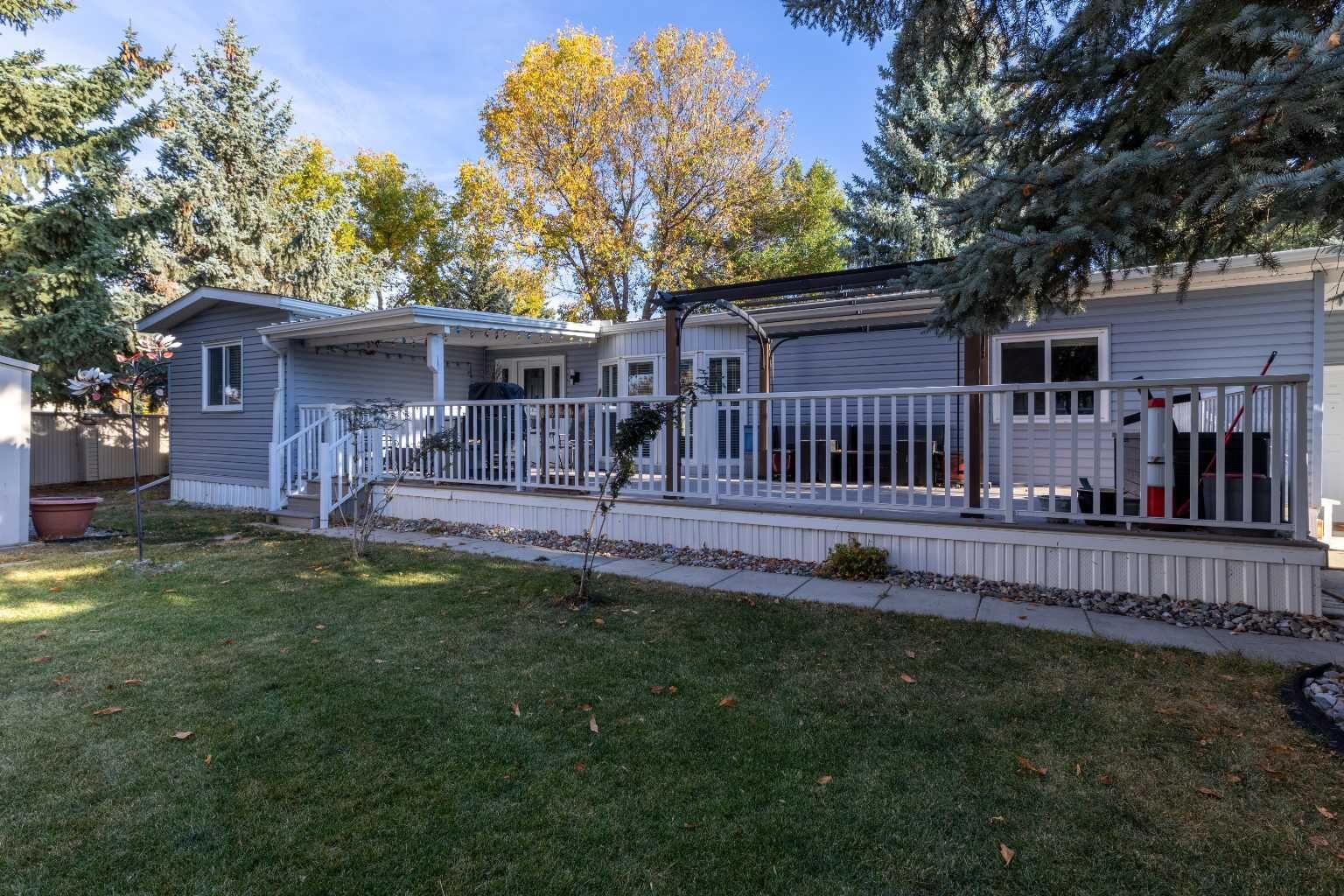 Property Photo:  3004 29 Street S  AB T1K 6S7 
