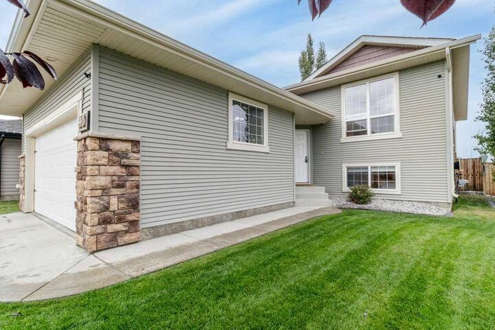 Property Photo:  90 Larsen Crescent  AB T4R 0J1 