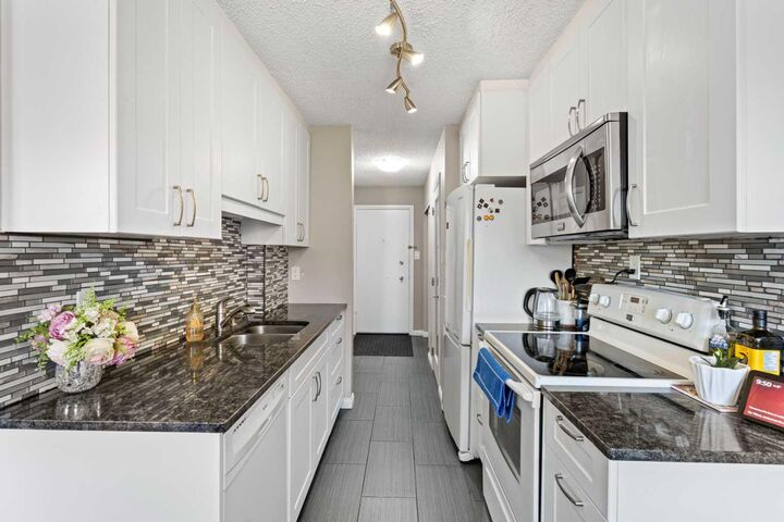 Property Photo:  507 57 Avenue 308  AB T2V 0H3 