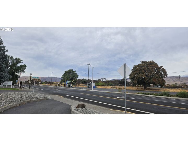 Property Photo:  W 2nd St  OR 97058 