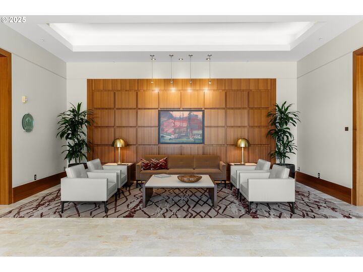 Property Photo:  2351 NW Westover Rd NW 906  OR 97210 