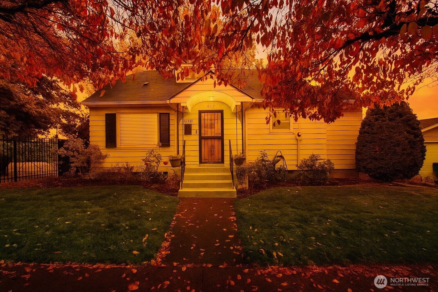 Property Photo: 615 W 39th Street WA 98660