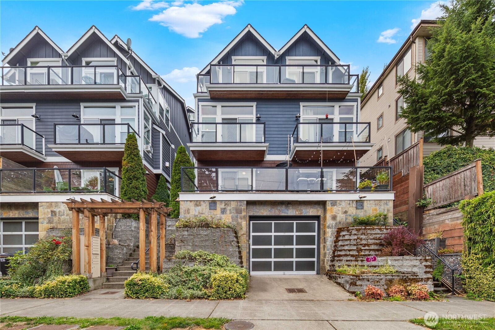 Property Photo:  215 A  26th Avenue E  WA 98112 