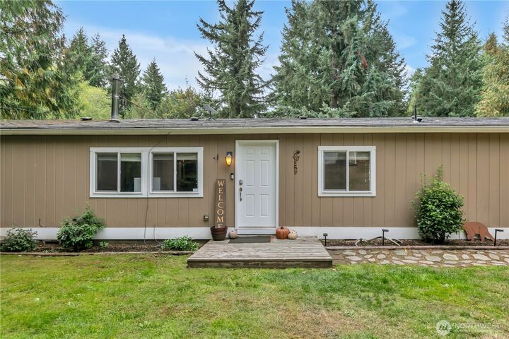 Property Photo: 18708 229th Avenue E WA 98360