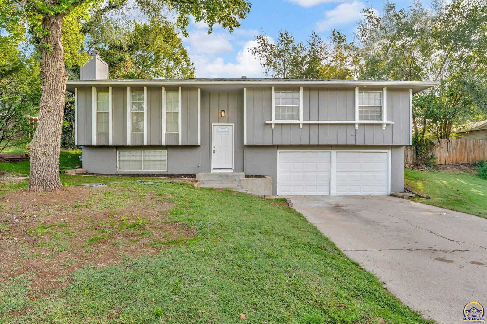 Property Photo:  2236 SE Monroe St  KS 66605 