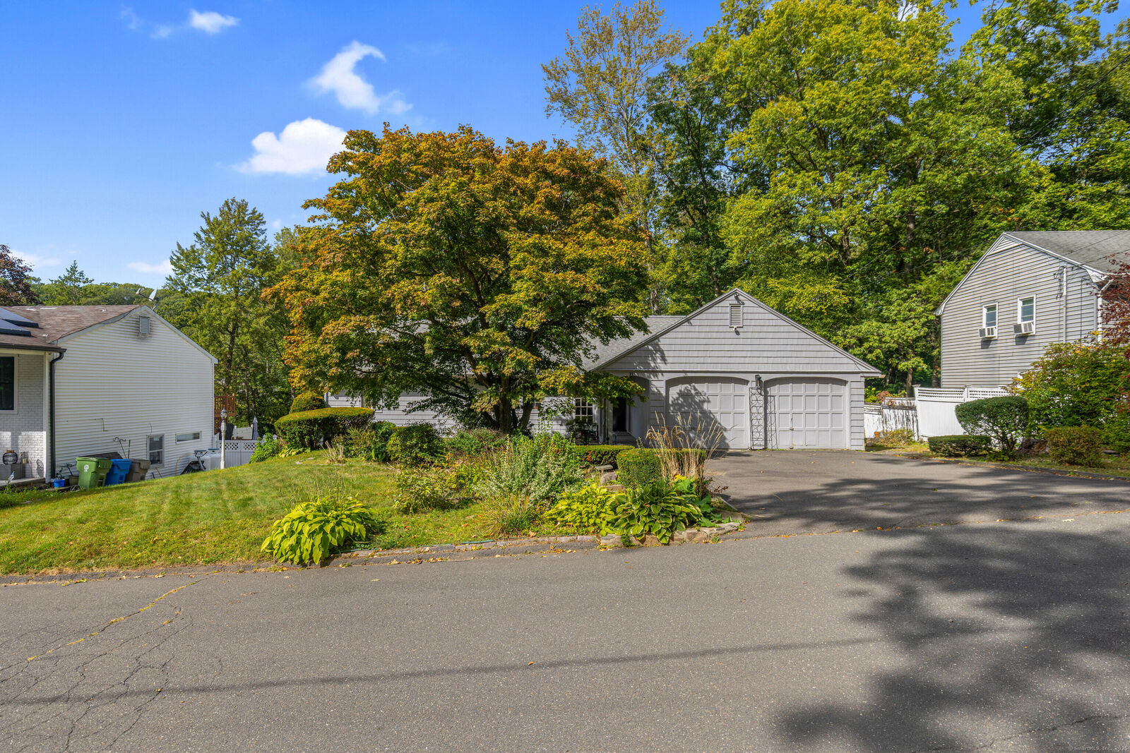 Property Photo:  