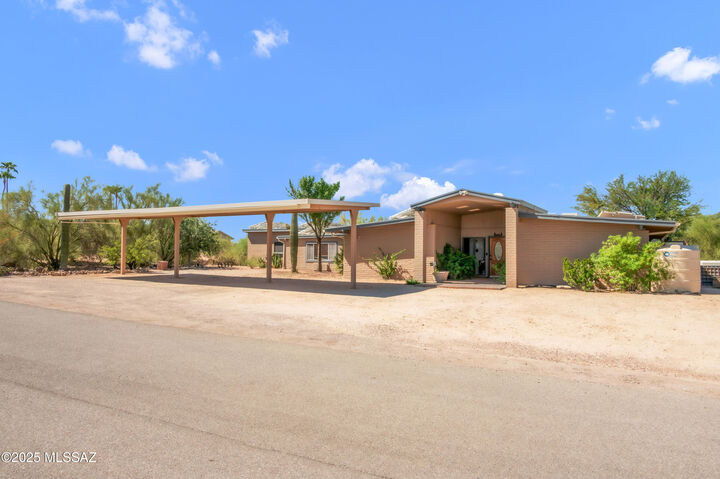 2701 W Rapallo Way  Tucson AZ 85741 photo