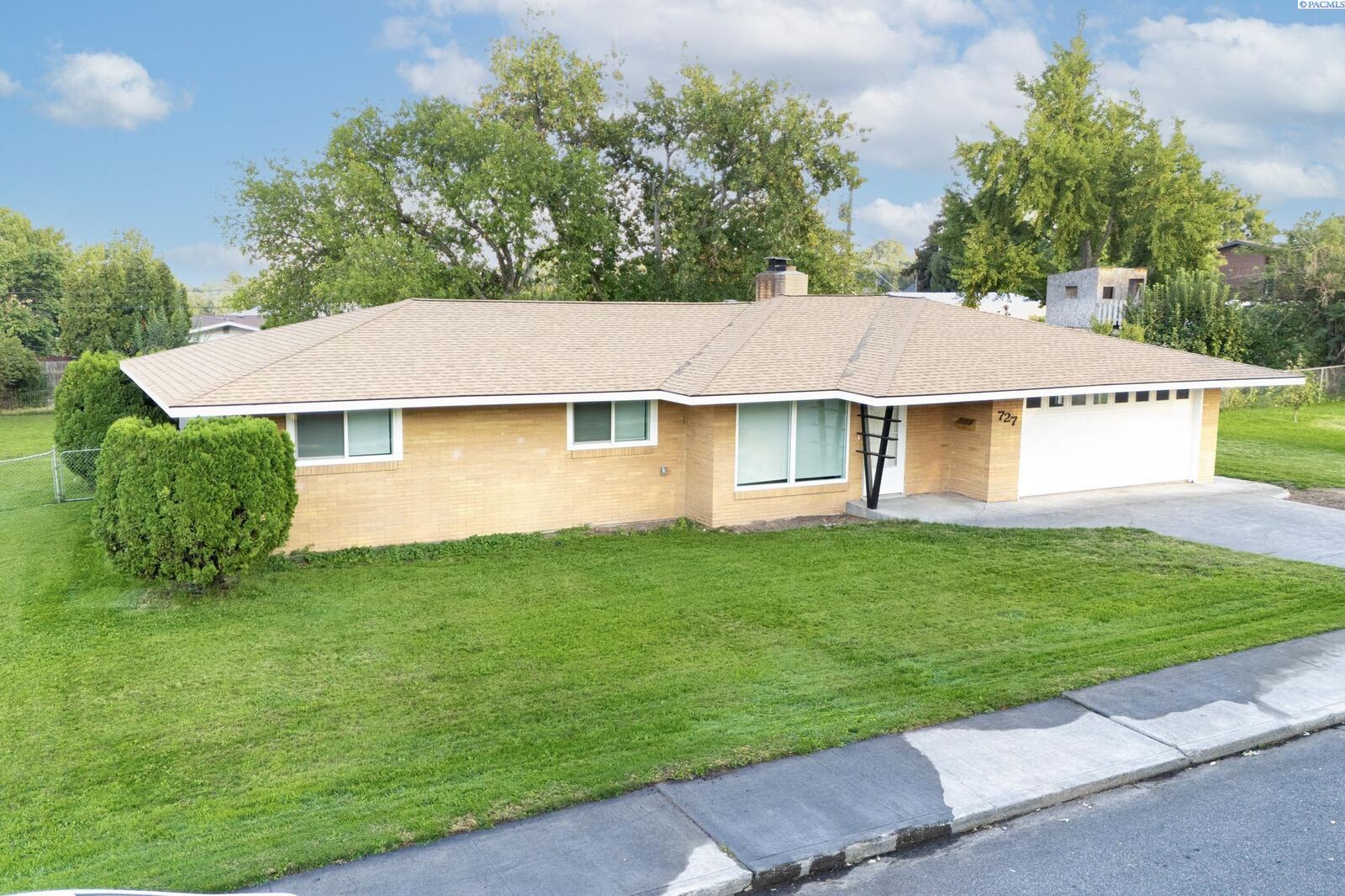 Property Photo: 727 S Conway St WA 99336