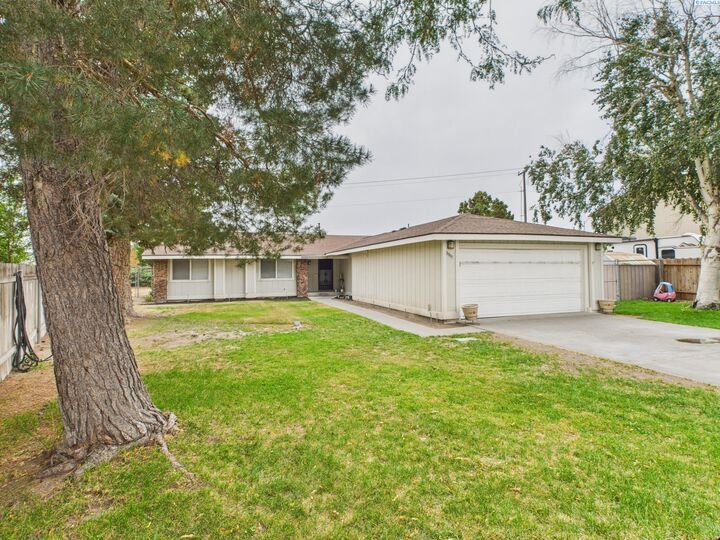 Property Photo:  8819 W Deschutes Drive  WA 99336 