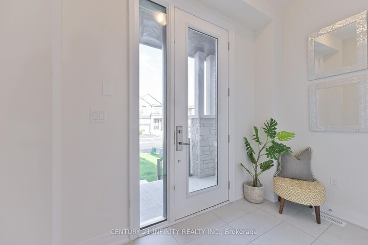Property Photo:  10 Hoad Street  ON L1B 0W1 