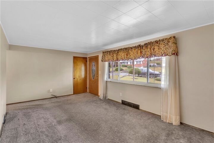 Property Photo:  216 College Park Dr  PA 15146 