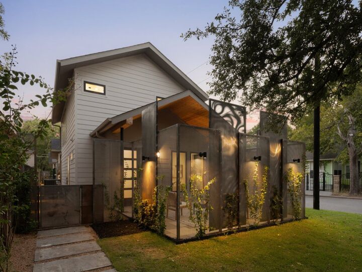 Property Photo:  1401 E 3rd Street 1  TX 78702 