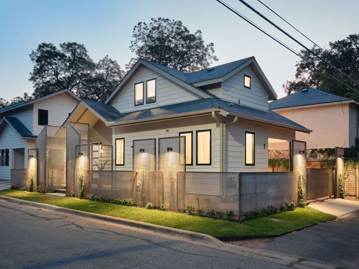 Property Photo: 1401 E 3rd Street TX 78702