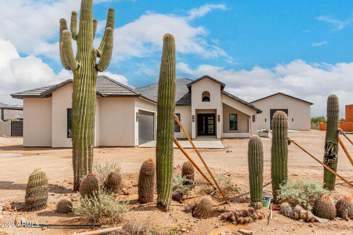 Property Photo: 1631 N 106th Way AZ 85207
