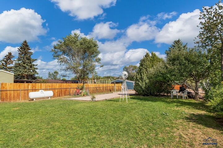 Property Photo: 537 S 16th St SD 57747