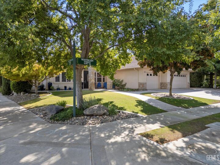 Property Photo: 10709 Whitburn Street CA 93312