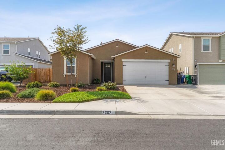 7207 Shooting Star Court  Bakersfield CA 93311 photo