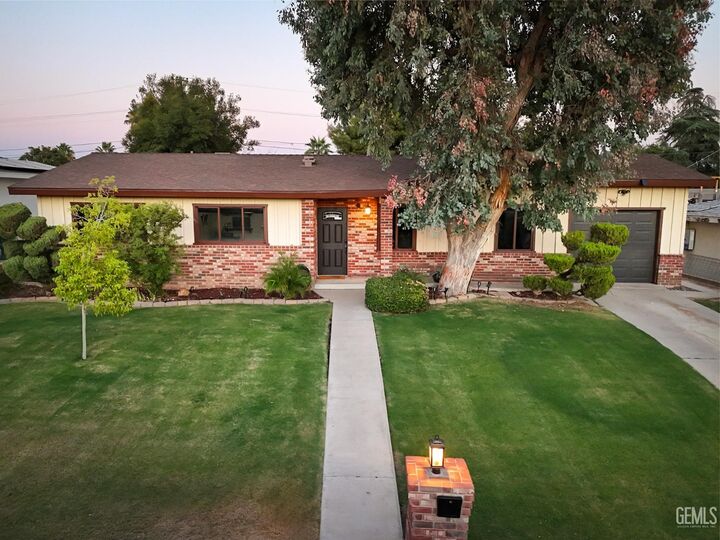 Property Photo: 3613 Fleetwood Way CA 93306