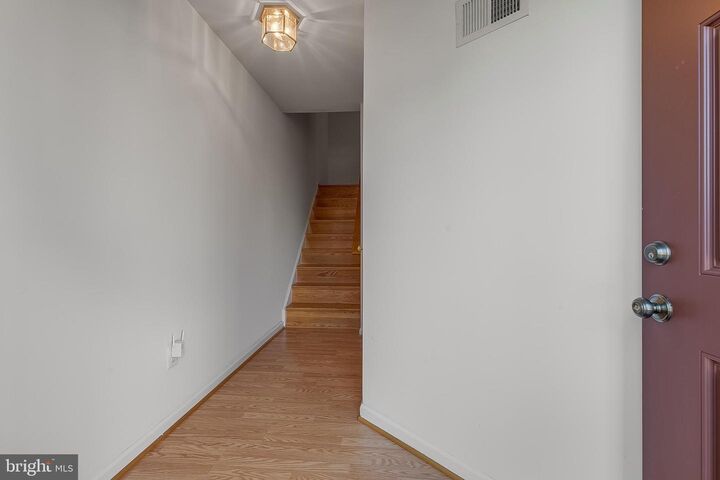 Property Photo:  573 Tuliptree Square NE  VA 20176 