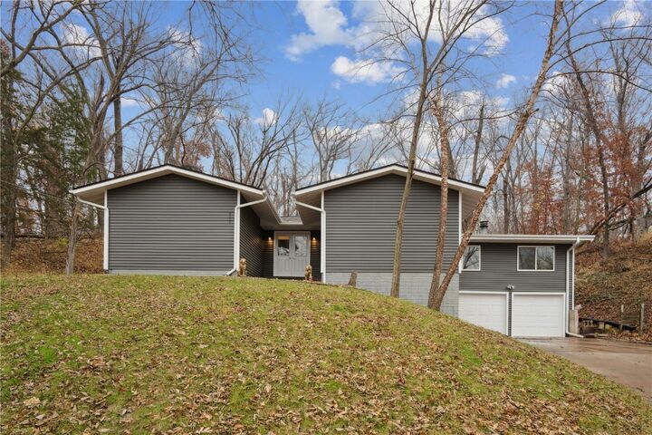 3111 Carroll Drive SE  Cedar Rapids IA 52403 photo