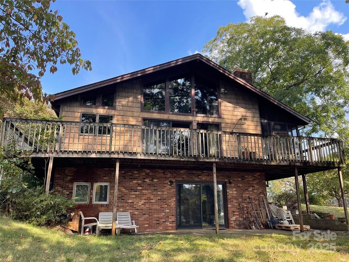 Property Photo: 512 Twins Cove Road NC 28681