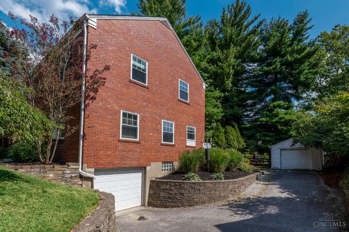 Property Photo: 5044 W Eastwood Circle OH 45227