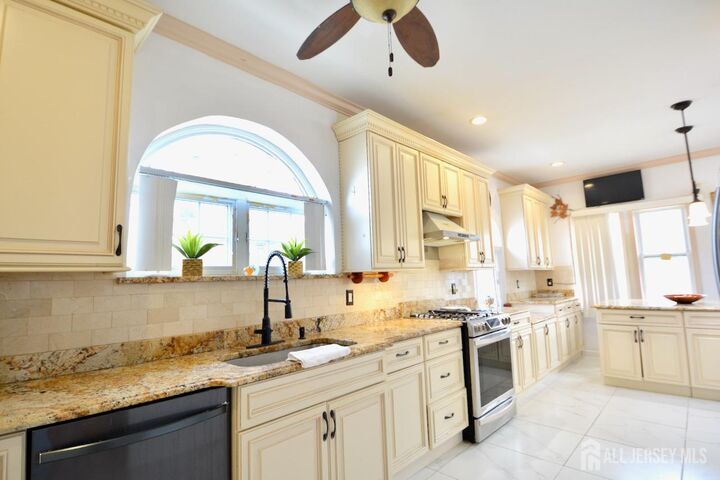 Property Photo:  89 SE Rose Street  NJ 07075