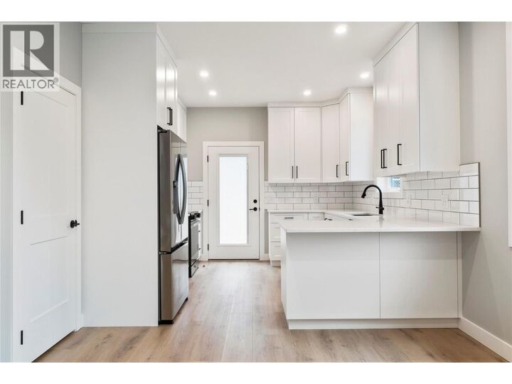 Property Photo: 1330 10 Street Southwest 14 BC V1E 1T2