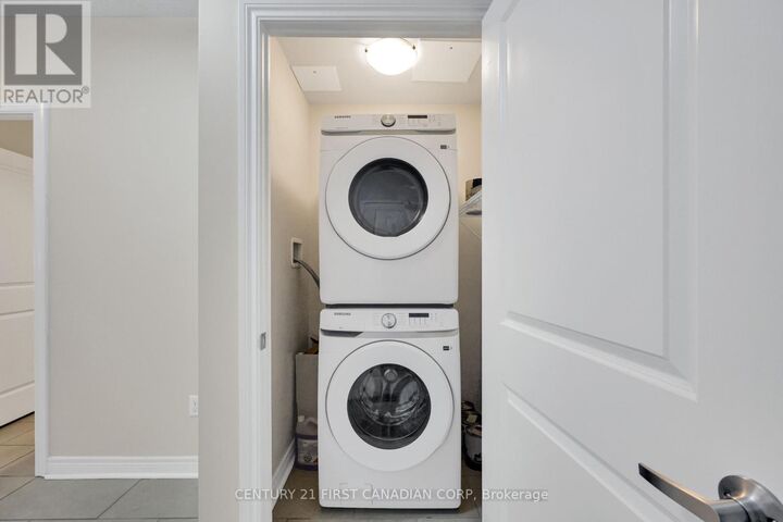 Property Photo:  330 Ridout Street North 1503  ON N6C 3Z3 